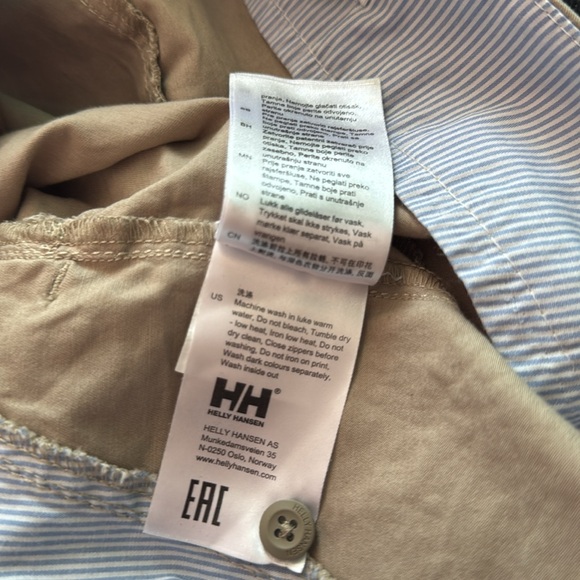 Helly Hansen Khaki Shorts. Size 12. - Picture 4 of 4